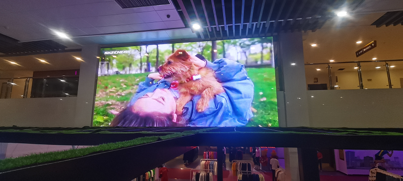 內(nèi)蒙古錫林浩特市德克隆購物中心LED透明屏項(xiàng)目